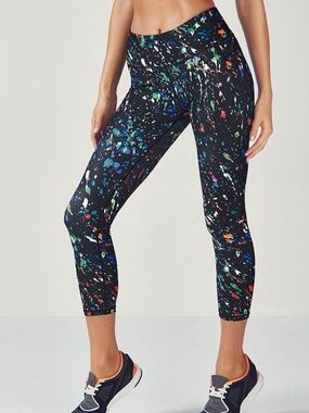 EUC Fabletics Gia Printed PowerLite Capri Splatter Rainbow Size Extra Small